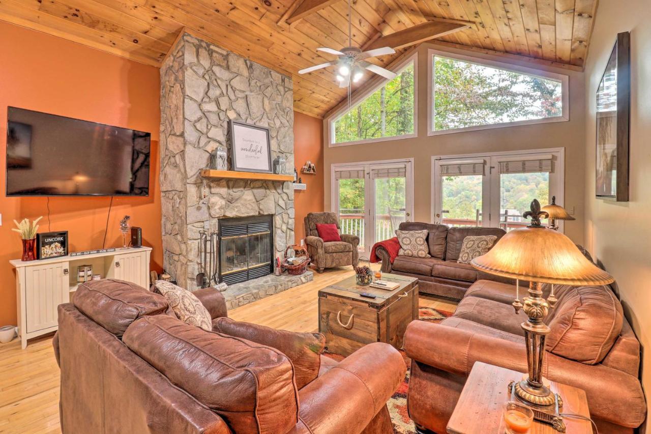 Rustic Red Cabin With Deck In Maggie Valley Club! Esterno foto