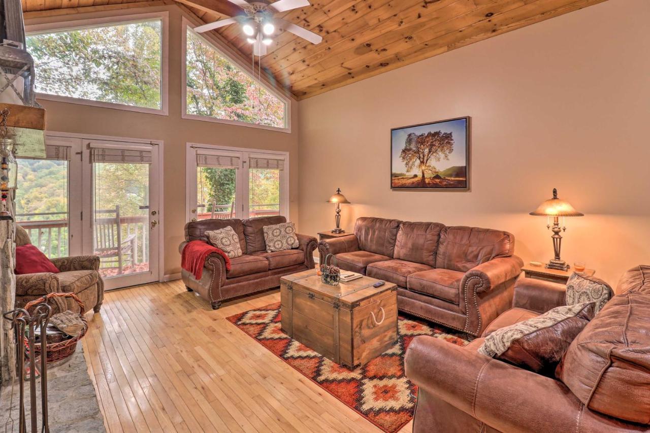 Rustic Red Cabin With Deck In Maggie Valley Club! Esterno foto
