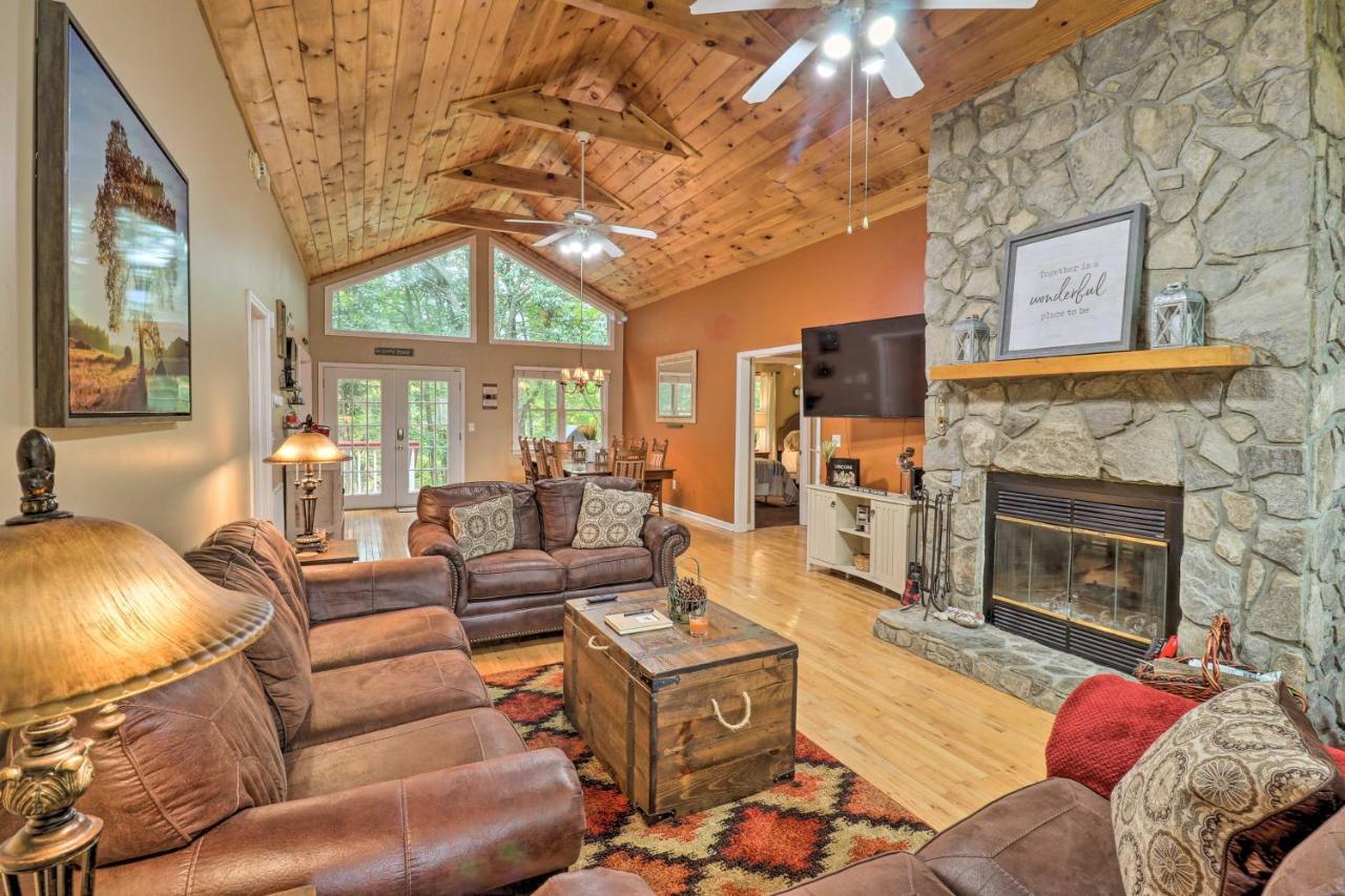 Rustic Red Cabin With Deck In Maggie Valley Club! Esterno foto