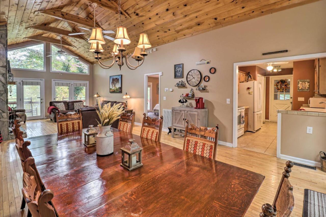 Rustic Red Cabin With Deck In Maggie Valley Club! Esterno foto