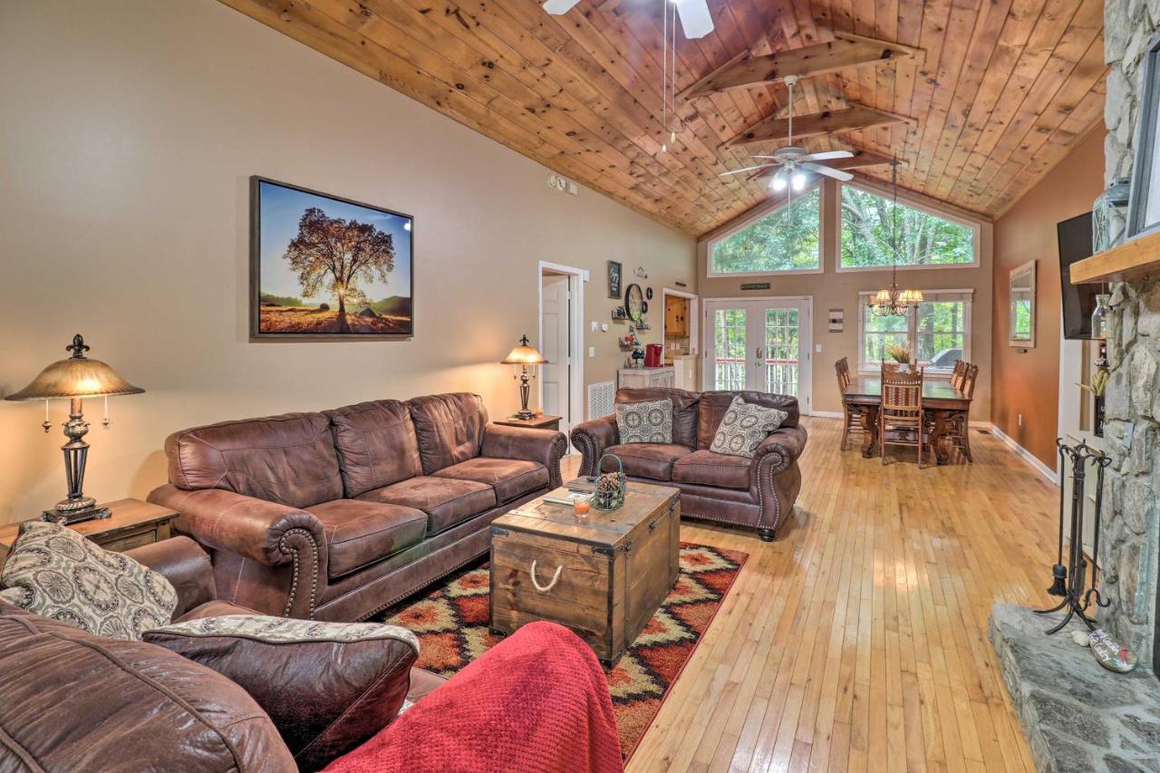 Rustic Red Cabin With Deck In Maggie Valley Club! Esterno foto